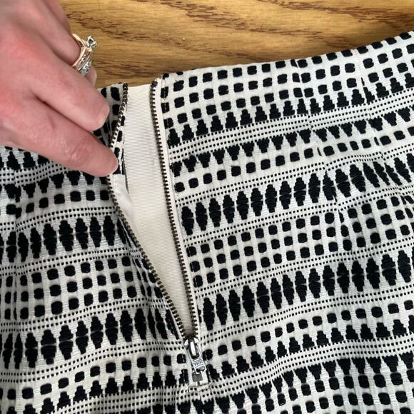 Beautiful Pencil Style Skirt by LOFT - Picture 6 of 10